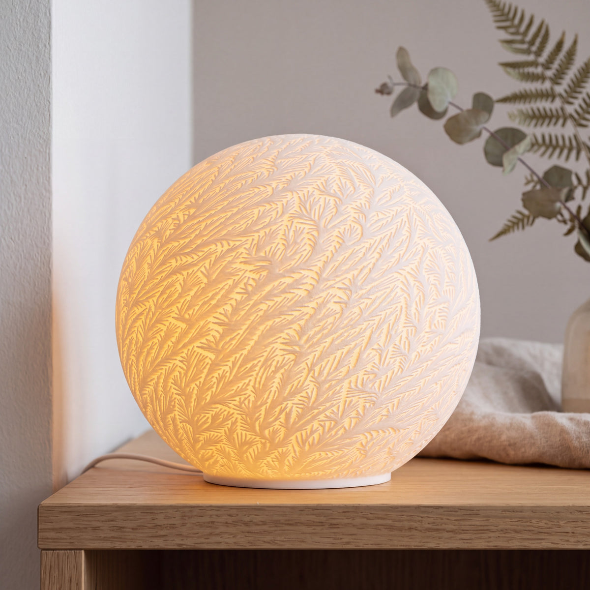 Frimas : la mini lampe inspirée des fougères givrées